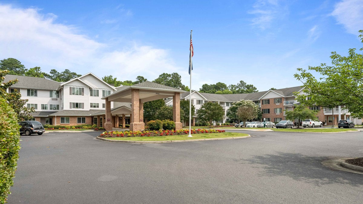 Exterior view of Colonial Harbor Gracious Retirement Living