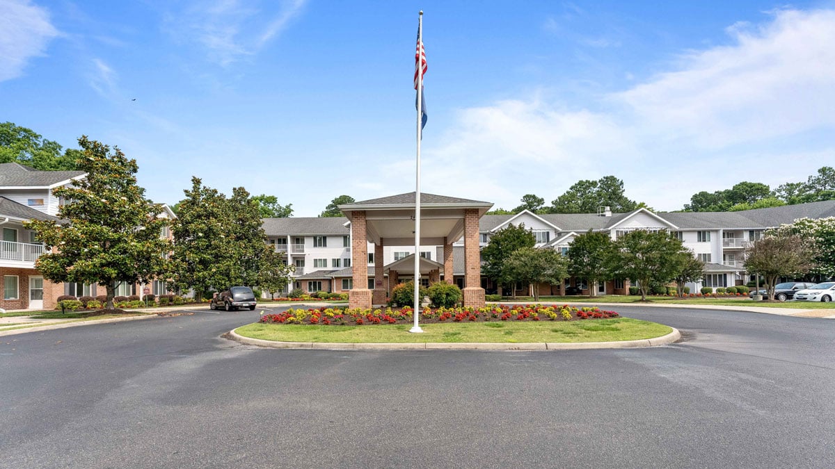 Exterior view of Colonial Harbor Gracious Retirement Living