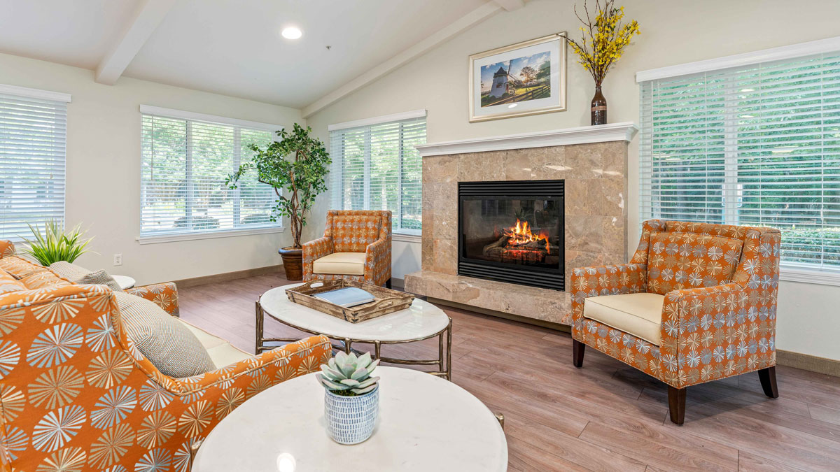 A cozy fireplace lounge at Colonial Harbor